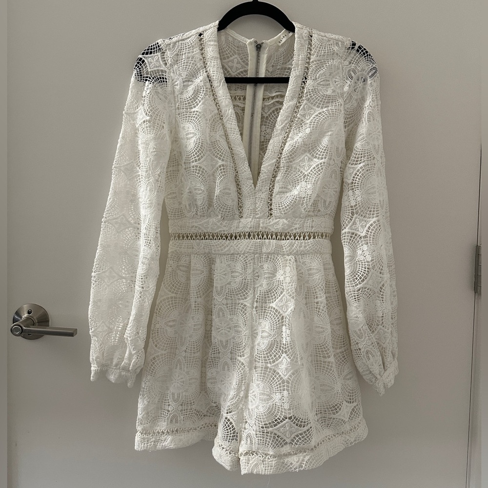 🆕 Stylish Lace V-Neck Romper